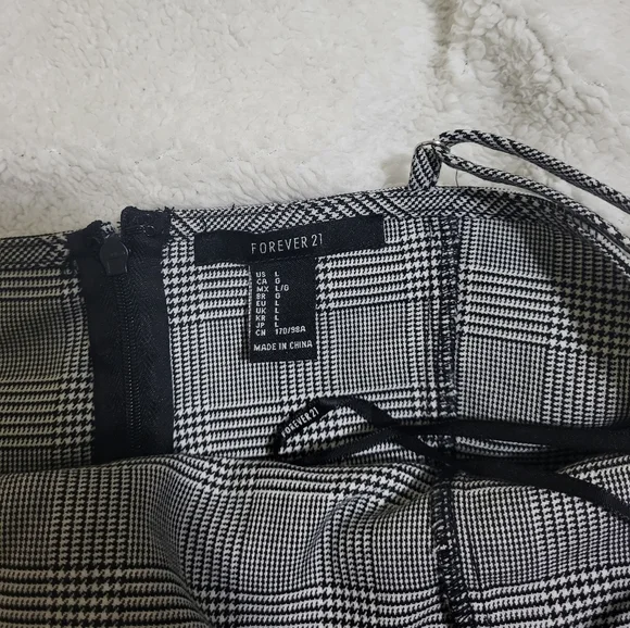 Cute basic dress - Picture 2 of 3